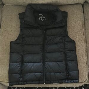 Black A&F vest